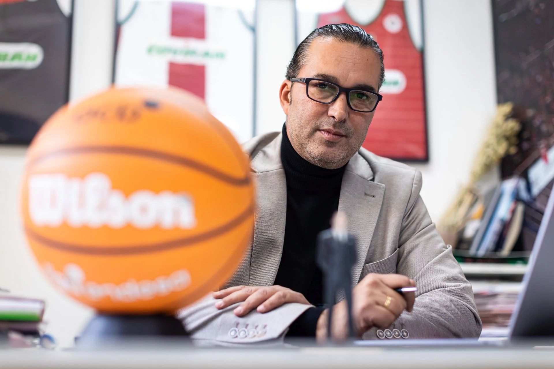 Óscar Fernández-Arenas busca al entrenador que devuelva al Covirán a la Liga Endesa.