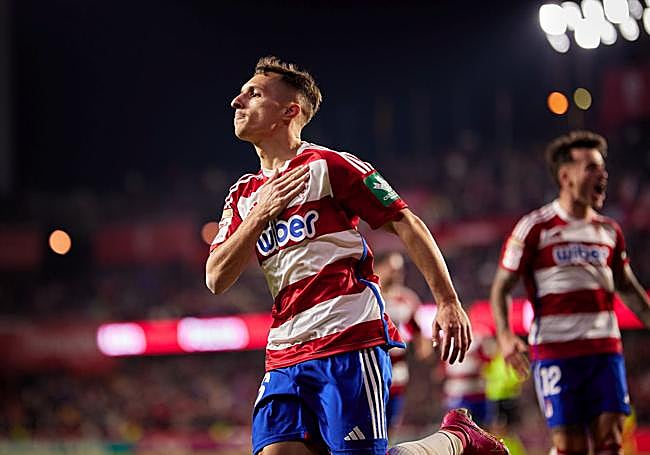 Bryan Zaragoza celebra un gol.