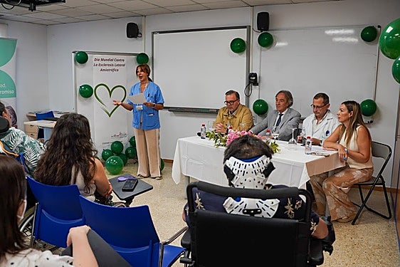 El Virgen de las Nieves reúne a pacientes con ELA, cuidadoras y sanitarios