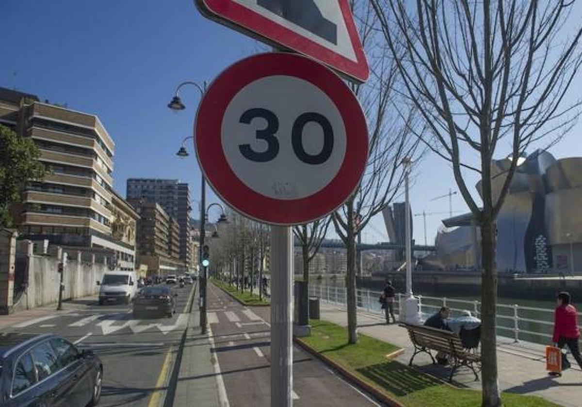 Qué es un lomo de asno, los dispositivos que Granada va a colocar para limitar la velocidad