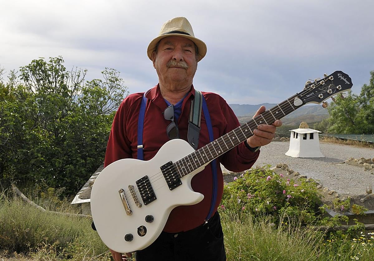 El guitarrista de 'Los Jóvenes', fundado en 1968, vuelve a escena con el grupo 'Casanova'