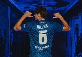 Villar, con su nueva indumentaria.