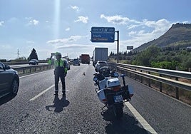 Guardia Civil de Tráfico en las carreteras de Granada.