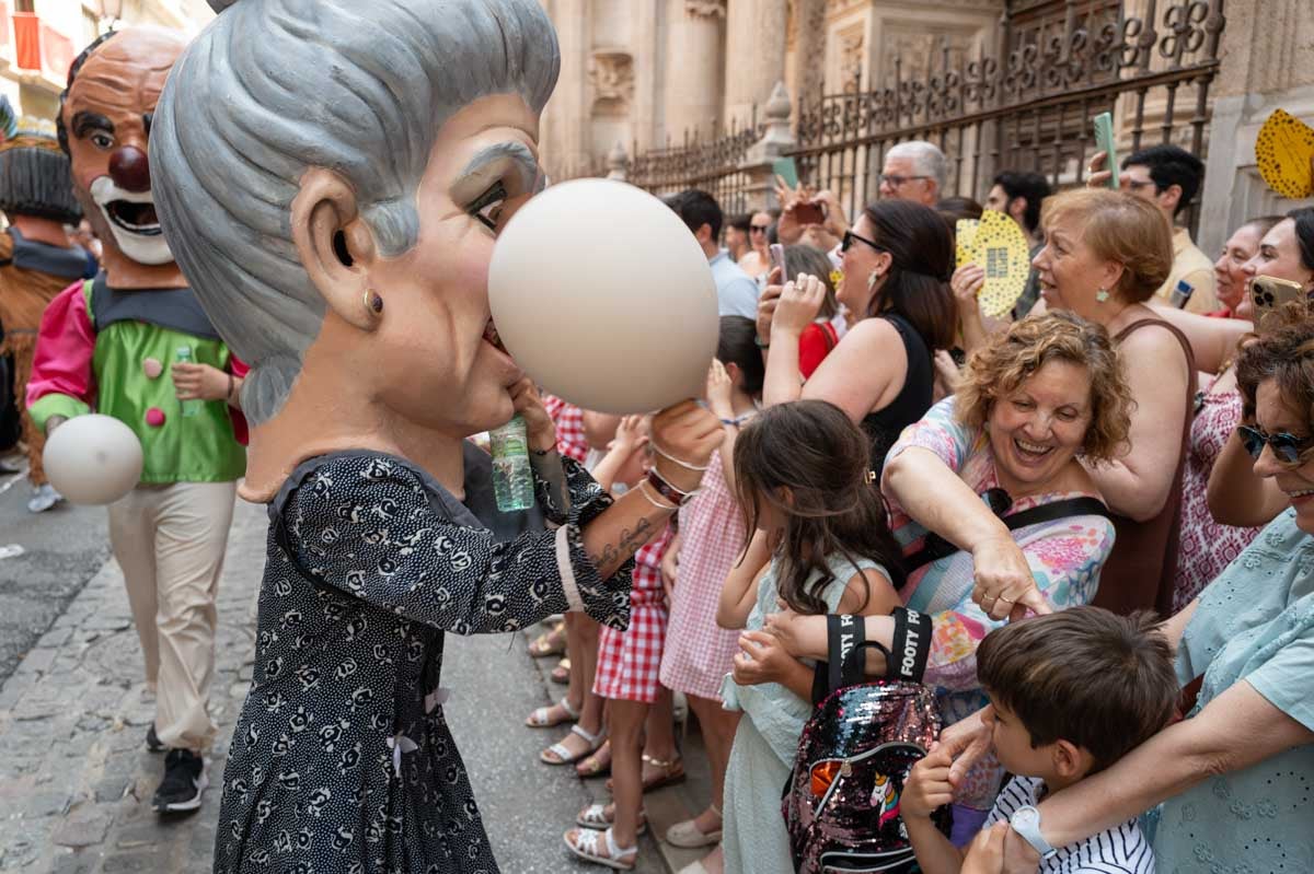 Las imágenes de los granadinos disfrutando de la Tarasca