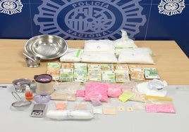 La droga y el dinero incautados.