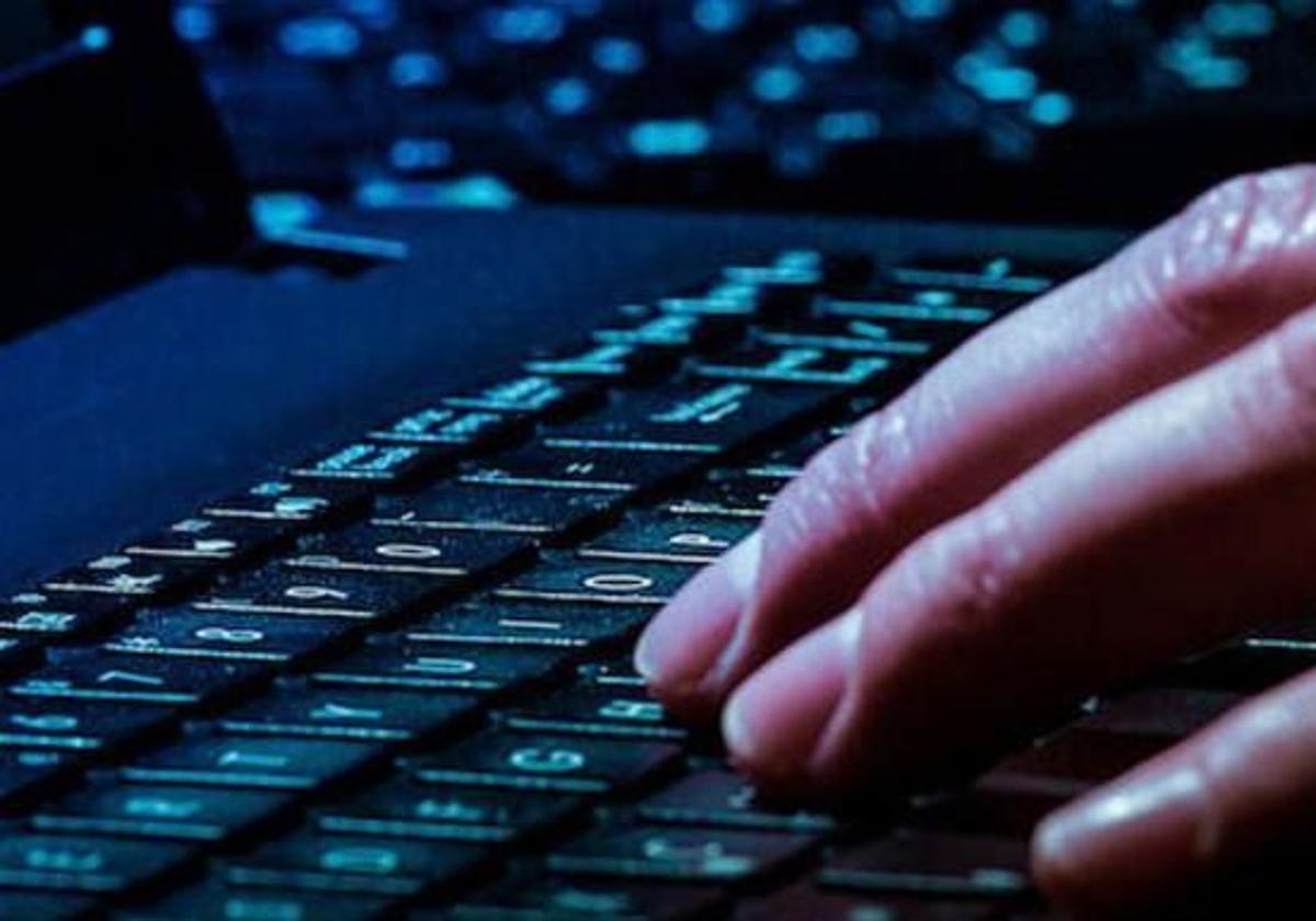 Hackean las redes sociales de un alcalde de Granada y envían mensajes falsos a sus contactos