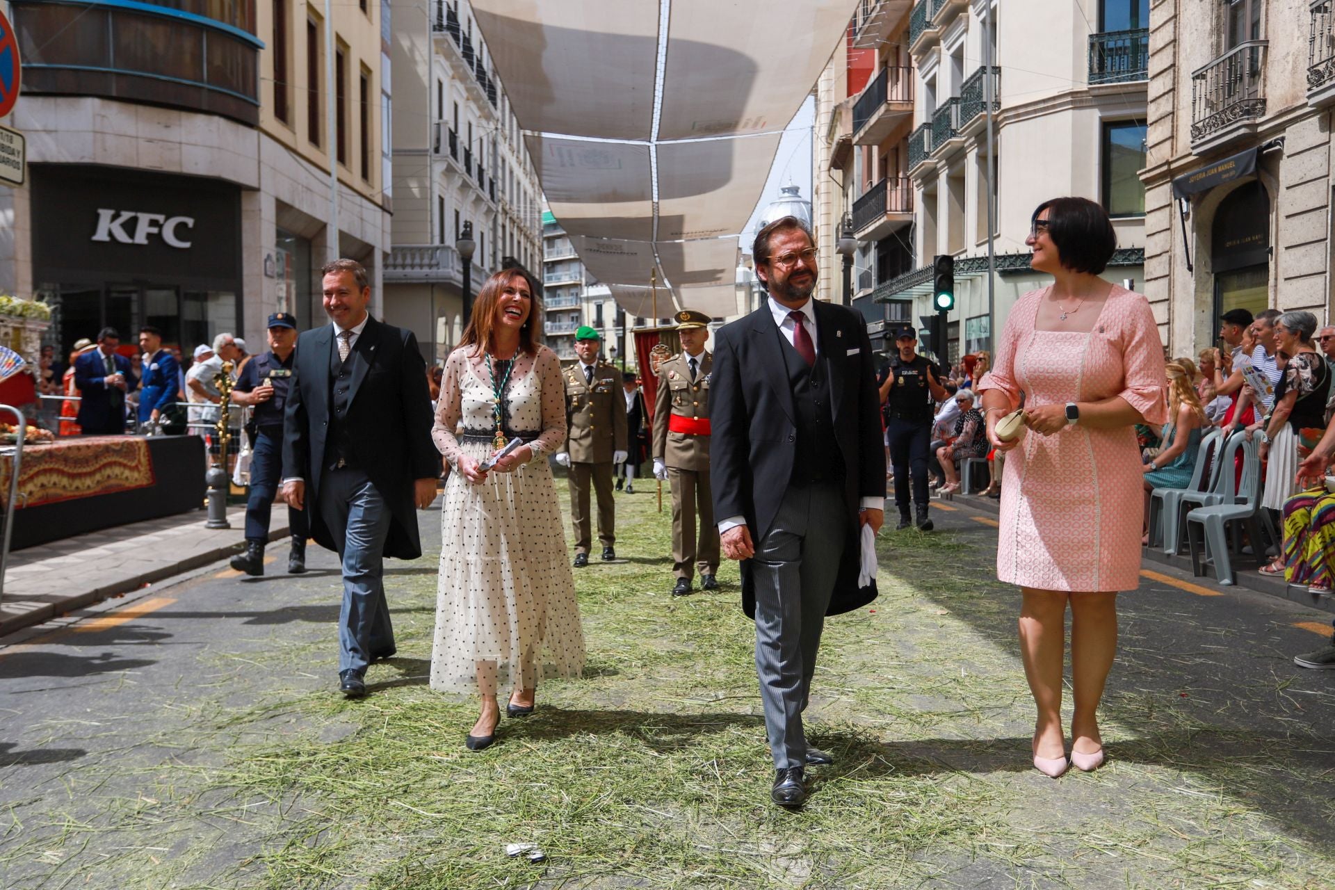 La procesión del Corpus recorre Granada en su día festivo