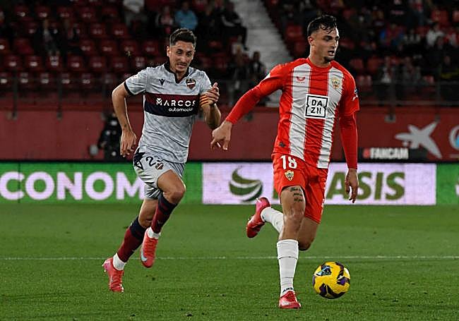 Arriba, Marc Pubill llama la anteción de varios equipos. Abajo, Dion Lopy es un referente del equipo rojiblanco.