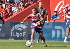 Ari Mingueza en un partido del Granada Femenino.