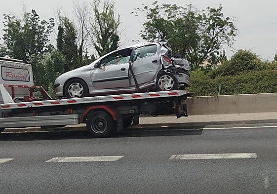 Coche accidentado en la Circunvalación.