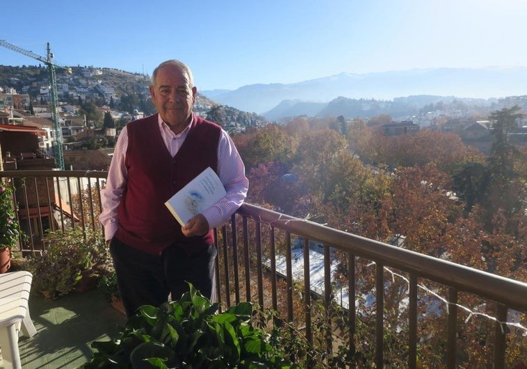Manuel Titos, premio Francisco Izquierdo de Literatura Granadina
