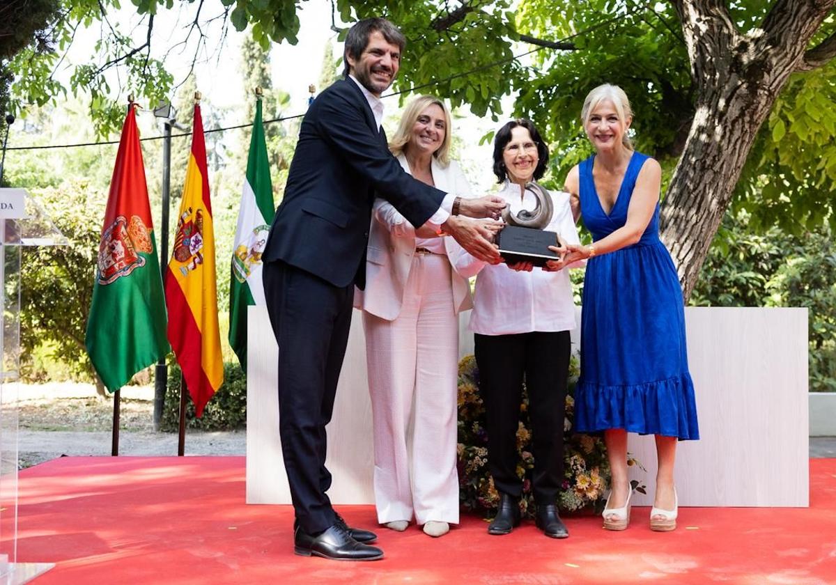 Coral Bracho recibe el Premio Lorca: «El misterio...