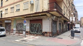 Recorrido por los negocios cerrados del barrio Fígares