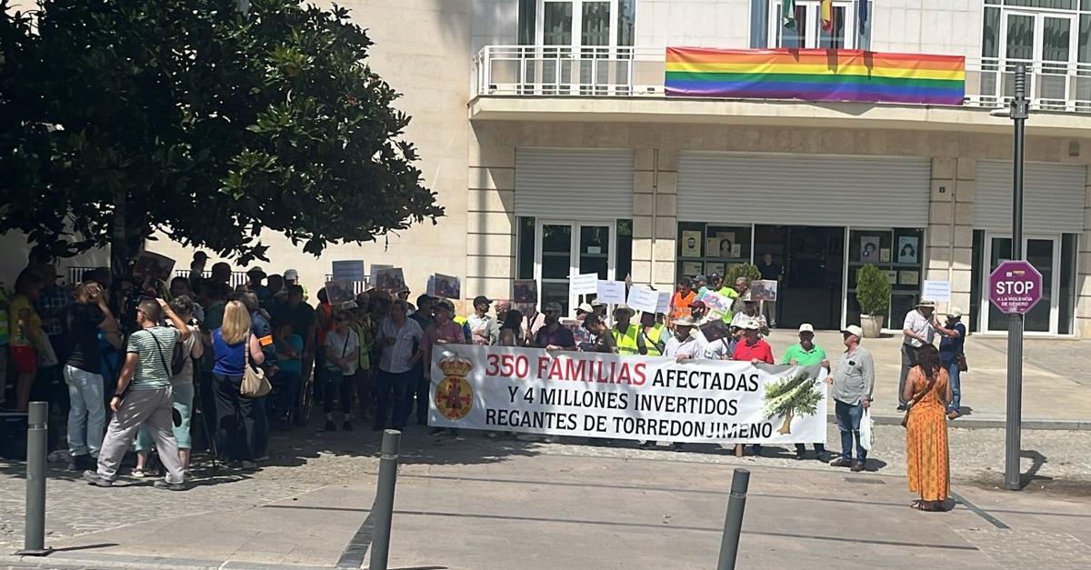 Agricultores de Torredonjimeno se manifiestan para poder regar sus...