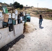 Un barranco con 163 buzones de cuevas okupadas