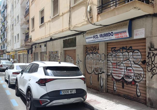 Recorrido por los negocios cerrados del barrio Fígares