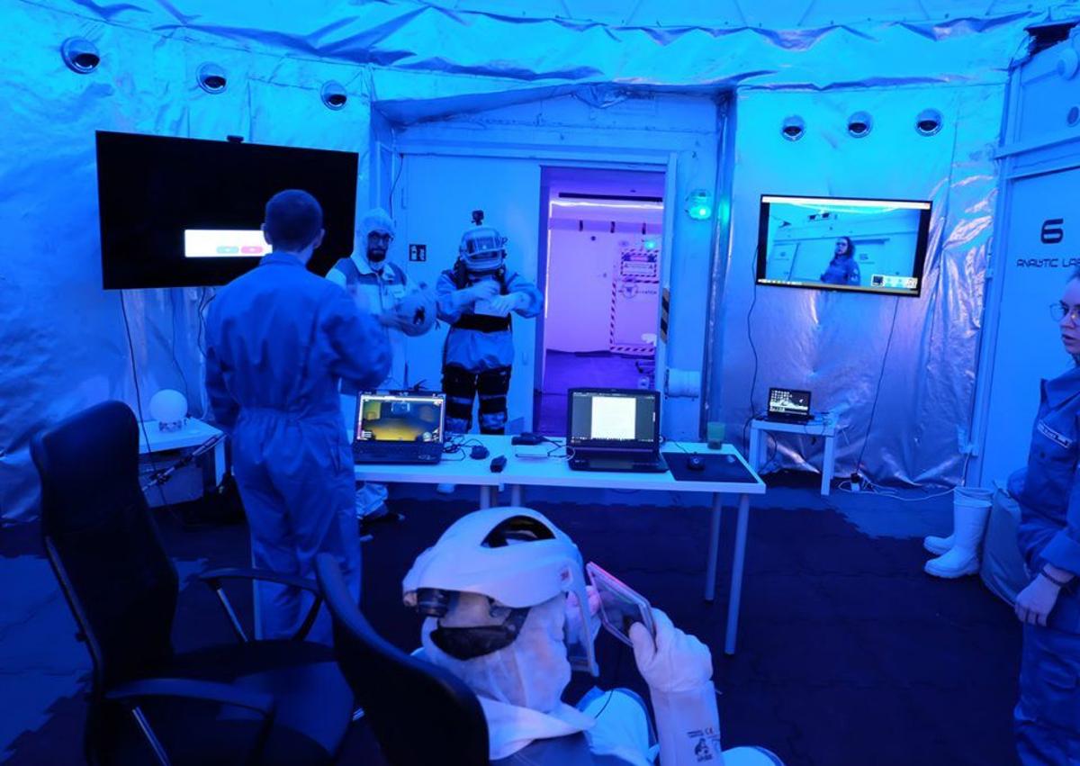 Imagen secundaria 1 - Imágenes de Lunares, zona de laboratorios y de exploración. 
