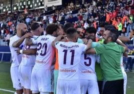 Alegría de los jugadores del Real Jaén compartida por la afición en La Victoria.