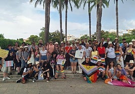 Foto de familia de los asistentes a la manifestación del Orgullo 2025 en Jaén.
