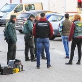 Los investigadores en el lugar de los hechos.