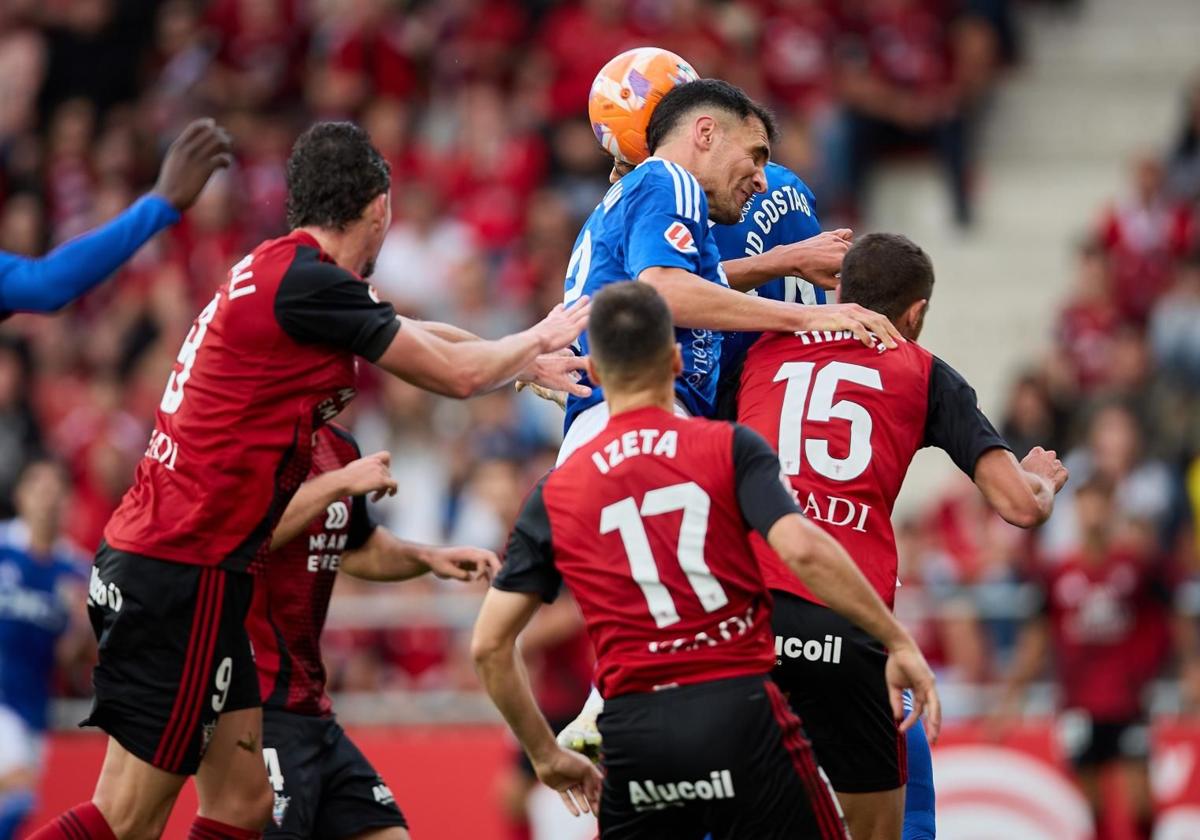 El Mirandés defiende su ventaja en Oviedo para estrenarse en...