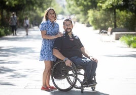 Recién casados. José Antonio y Jessy posan para IDEAL en el bulevar de avenida de la Constitución.
