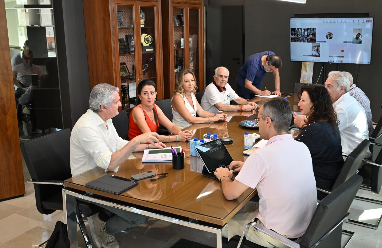 Reunión entre las entidades implicadas tras detectarse mosquitos con el virus del Niño en la capital.