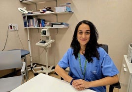 La Doctora Naya Faro Míguez en su despacho