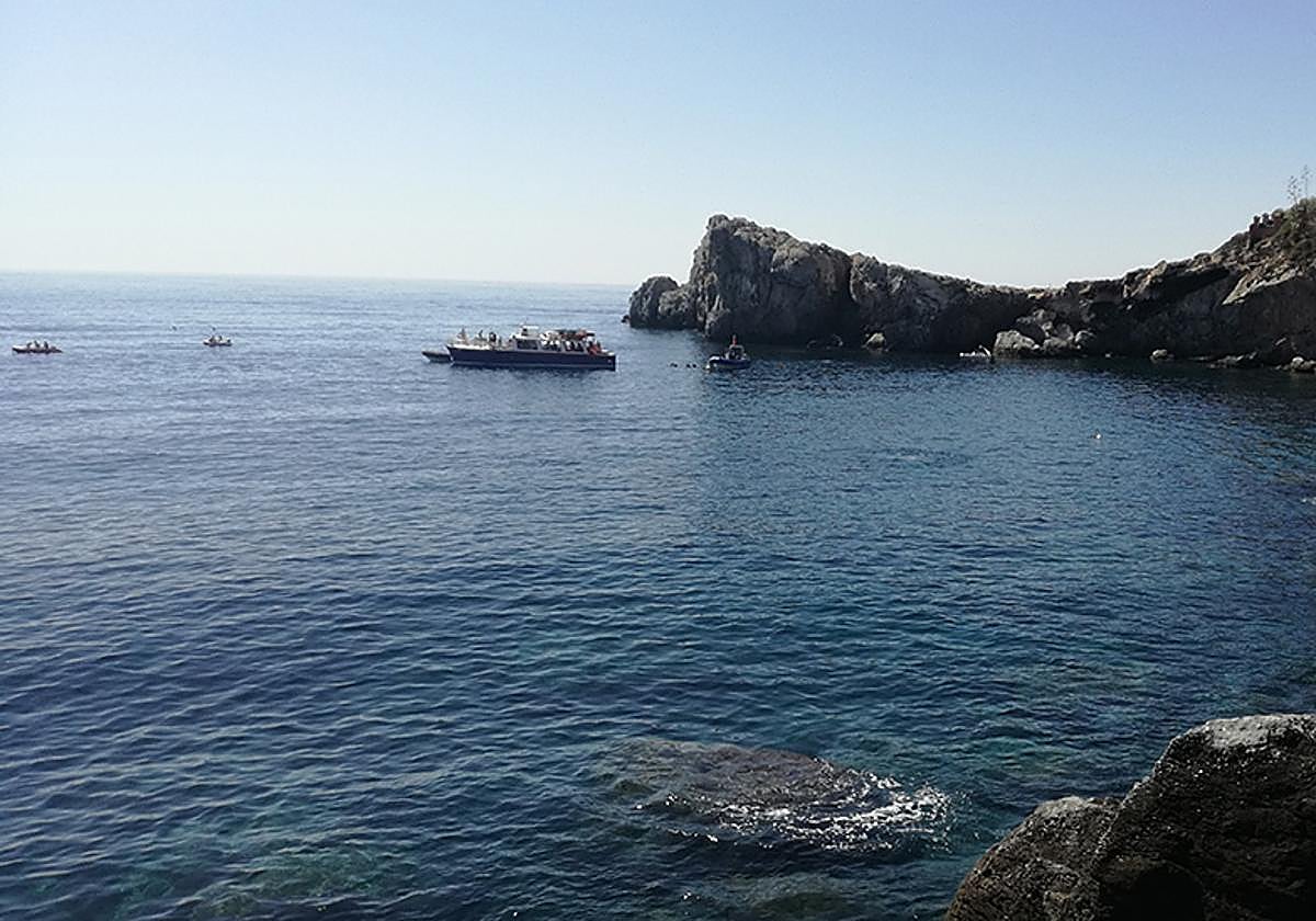 Acantilados de la Punta de la Mona.