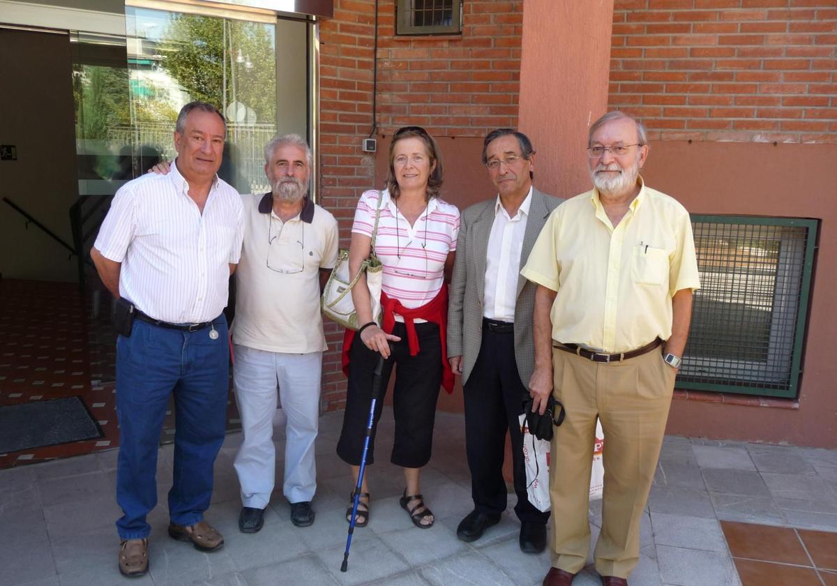 Ángel Rolland, a la derecha, junto al equipo fundador del Instituto de Astrofísica de Andalucía.