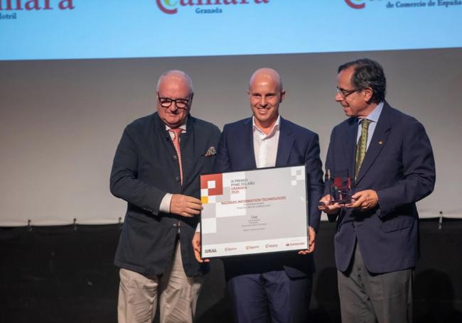 Eduardo Haro, CEO y fundador recoge el premio a pyme del año.