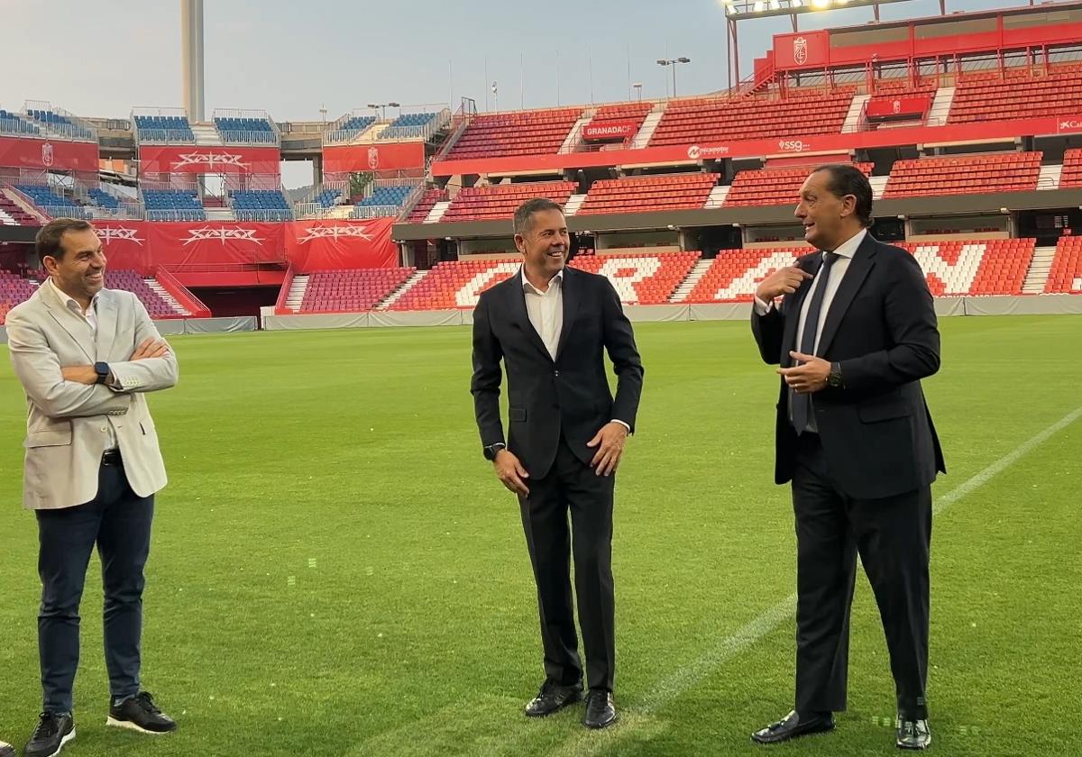 Joaquín Rubio, Gerardo Cuerva y Alfredo García Amado durante la cena de patronos del Club Cámara Granada.