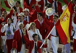 Entrada del equipo español en la gala inaugural de los Juegos Mediterráneos de 2005.