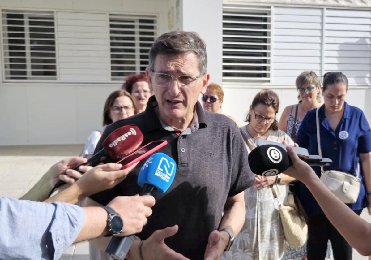 El PSOE pide a la Junta que dote al 'Princesa Sofía' del personal no docente necesario el próximo curso