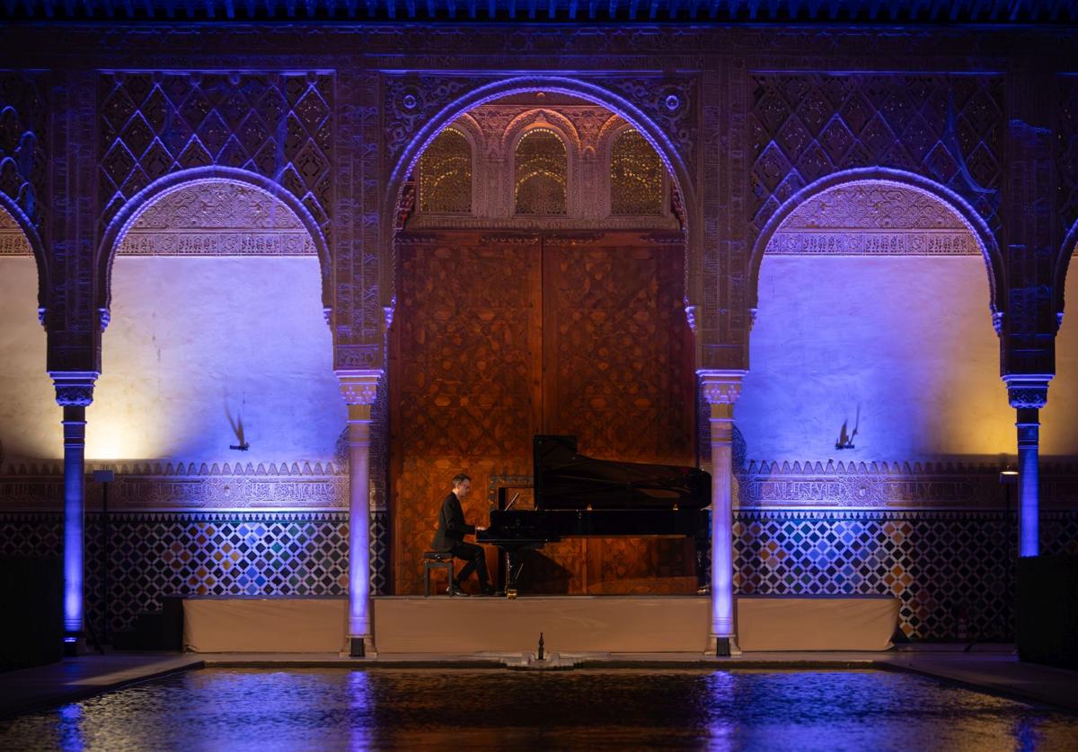 Alexandre Tharaud traspasa el viento nocturno para iniciar el ciclo...