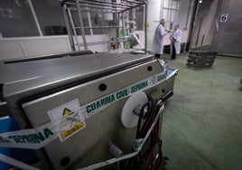 Máquinas precintadas en la industria Cárnicas Sierra Nevada.