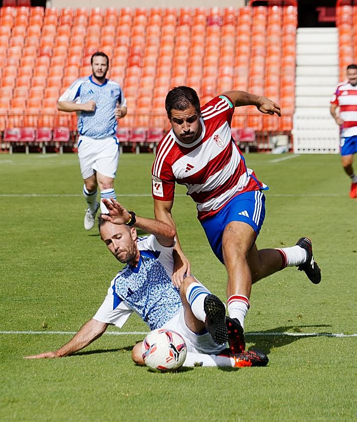 Imagen secundaria 2 - El equipo campeón y otros momentos del juego. 