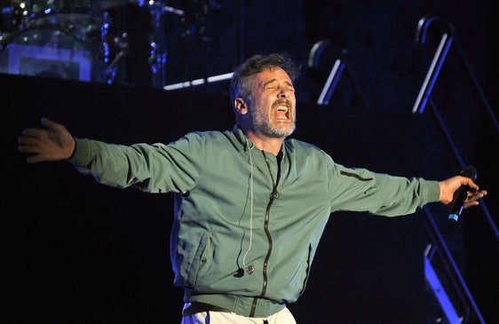 Santi Balmes (Love of Lesbian): «Los focos pueden dar insolación»