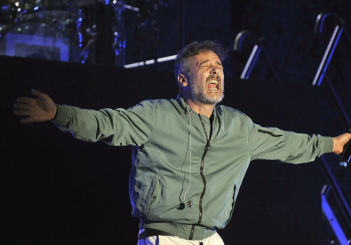 Santi Balmes (Love of Lesbian): «Los focos pueden dar insolación»