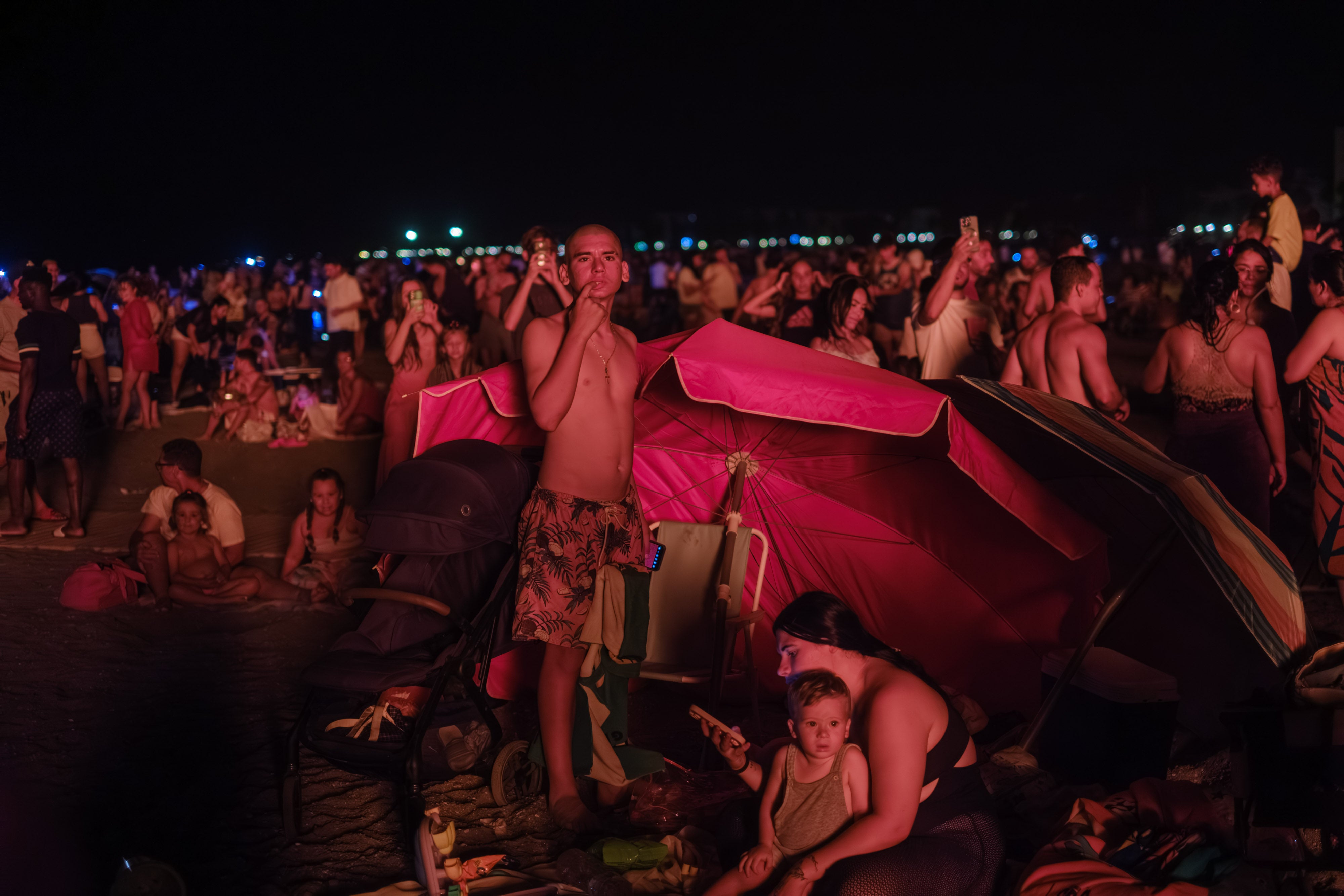La noche de San Juan en la Costa de Granada, en imágenes