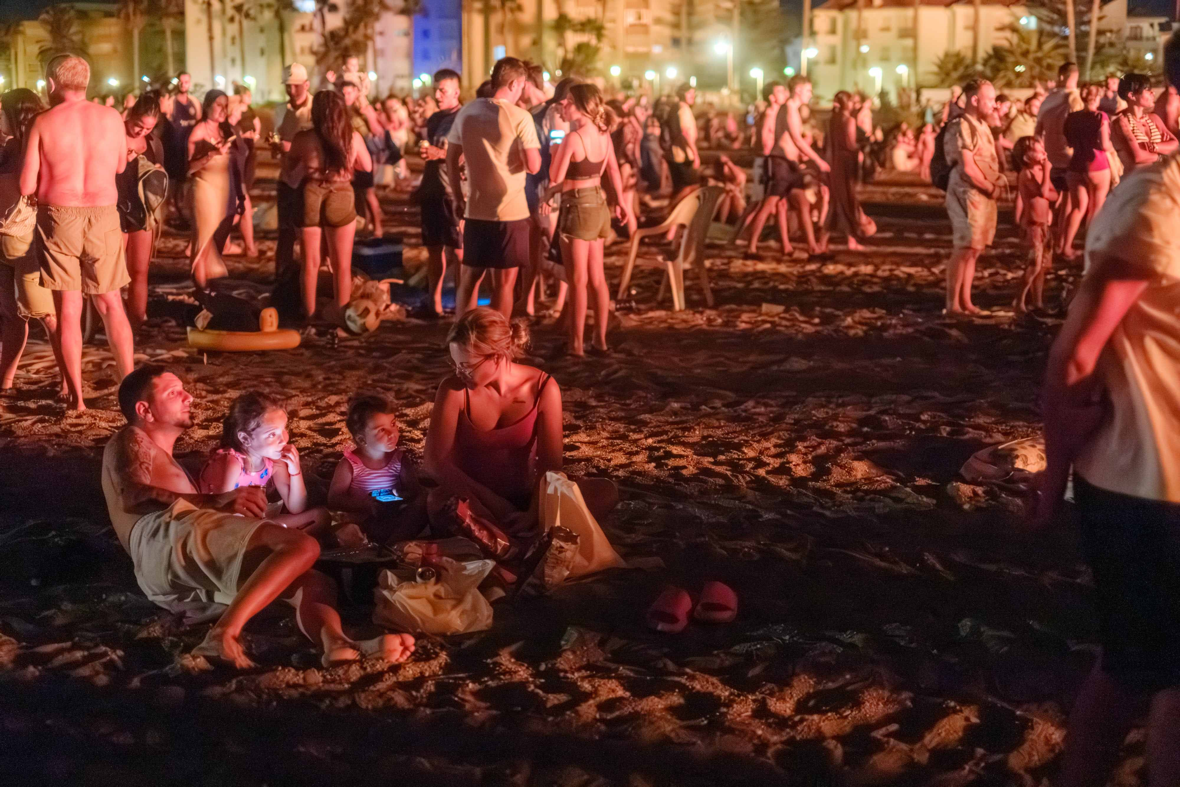 La noche de San Juan en la Costa de Granada, en imágenes