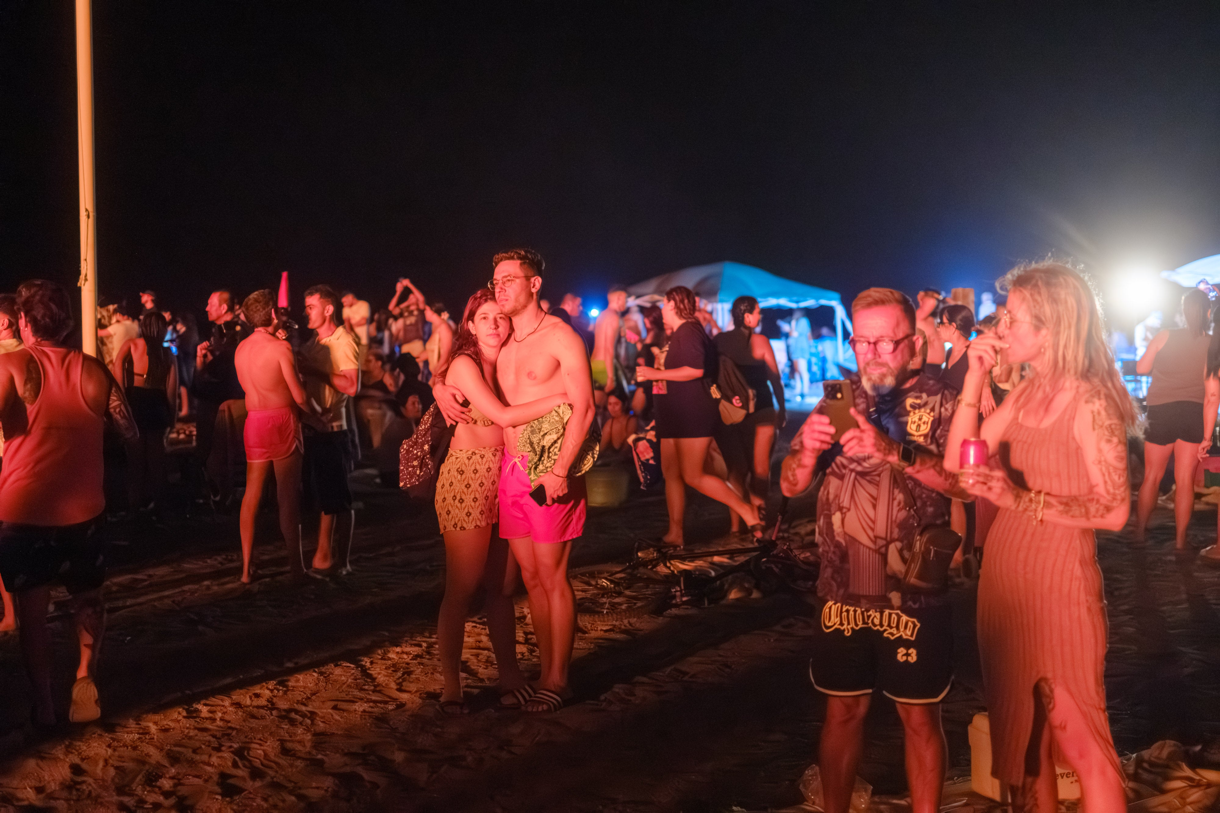 La noche de San Juan en la Costa de Granada, en imágenes