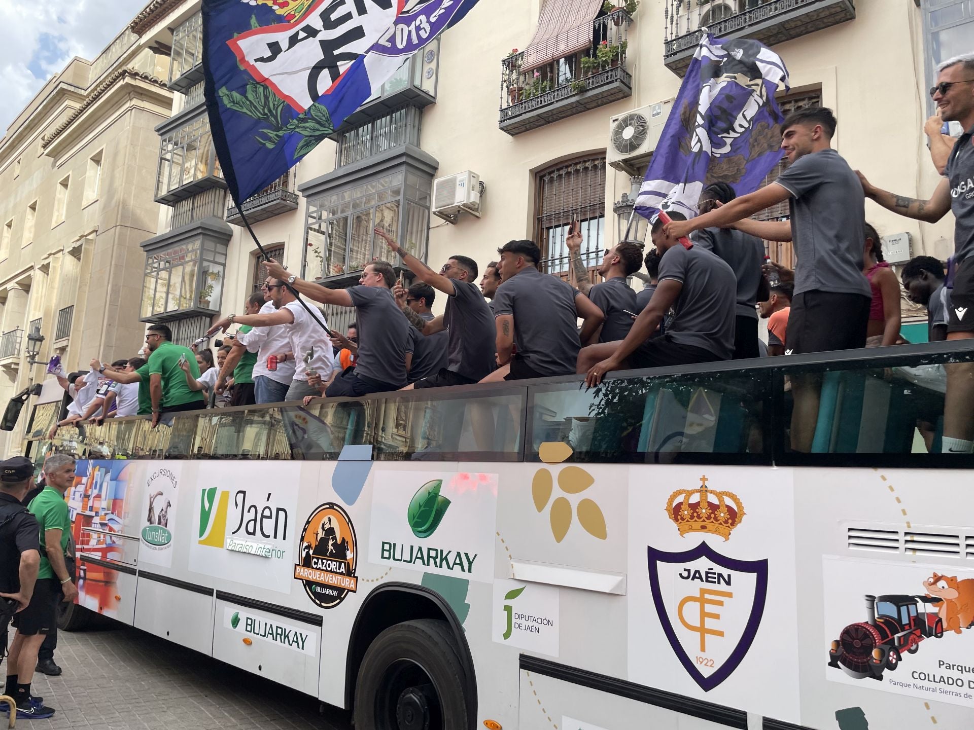 La fiesta del ascenso del Real Jaén, en imágenes