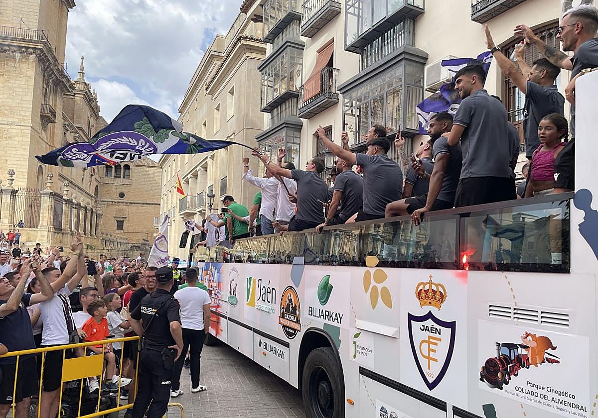 La fiesta del ascenso del Real Jaén, en imágenes