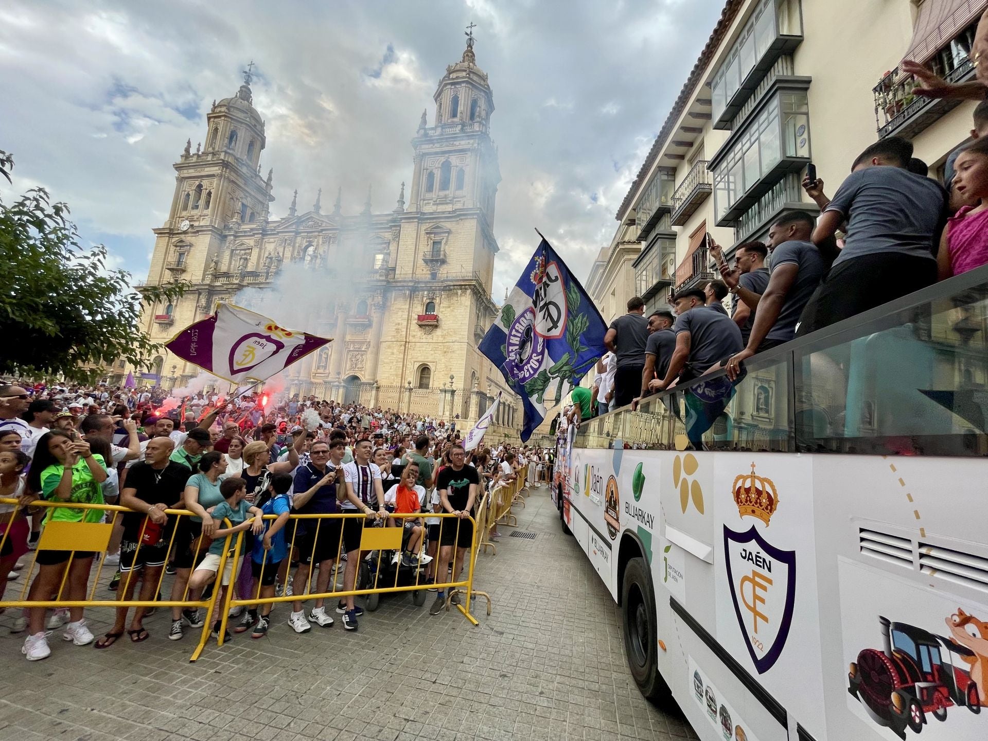 La fiesta del ascenso del Real Jaén, en imágenes