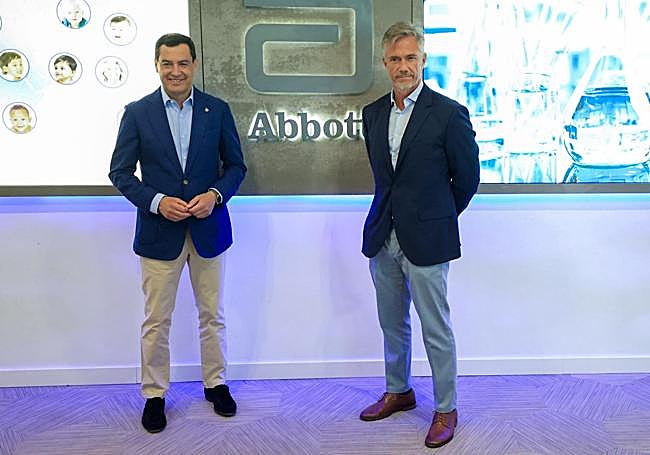 Moreno junto al presidente de Abbot España, Luis García Bahamonte.