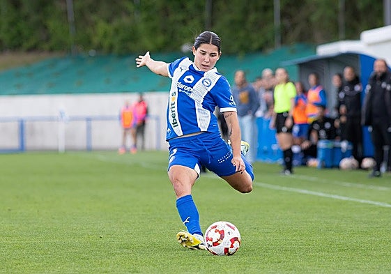 La jugadora Manoly Baquerizo, con el Alavés.