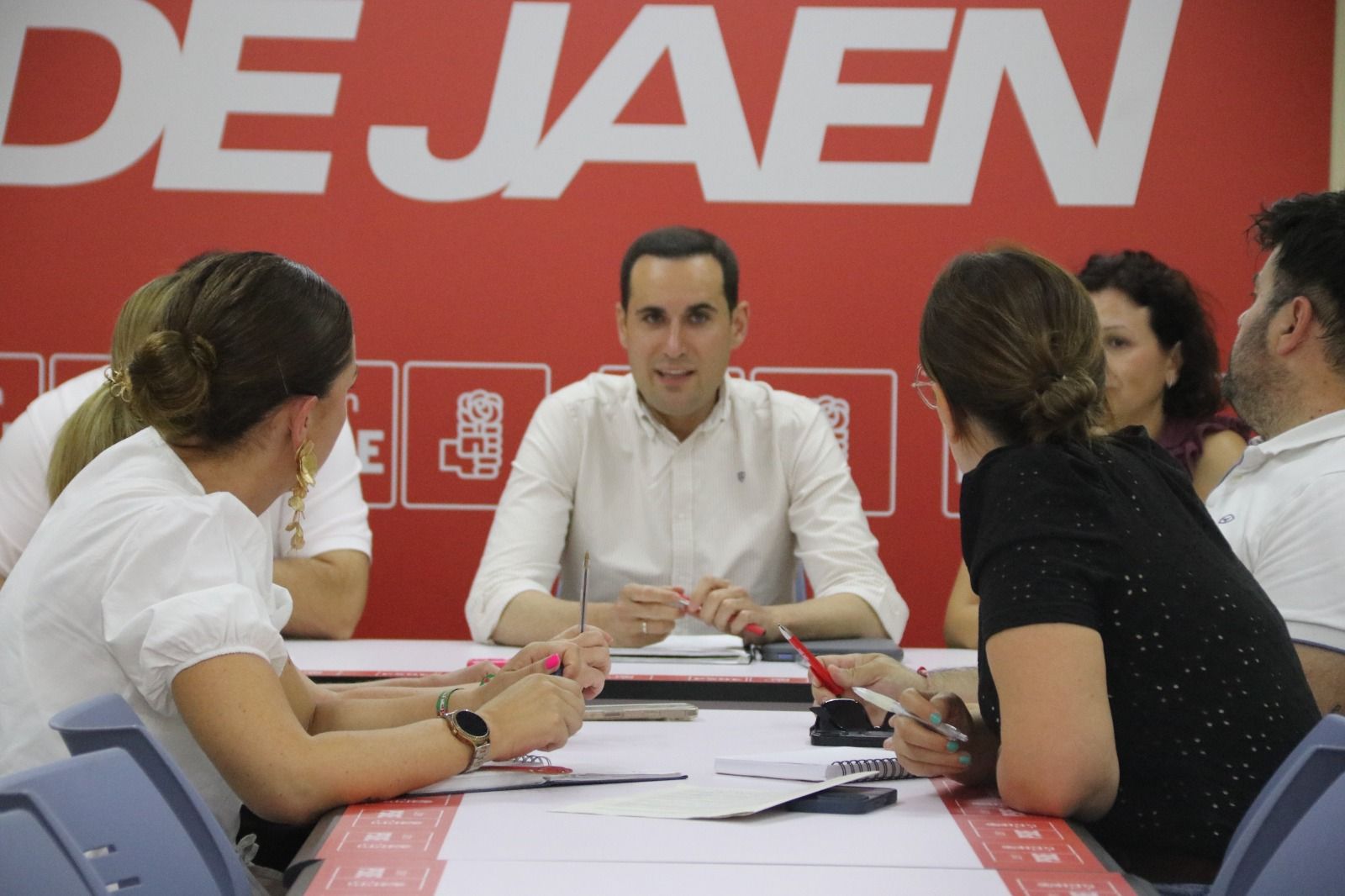 El PSOE pide a Moreno que «pida perdón» por el...