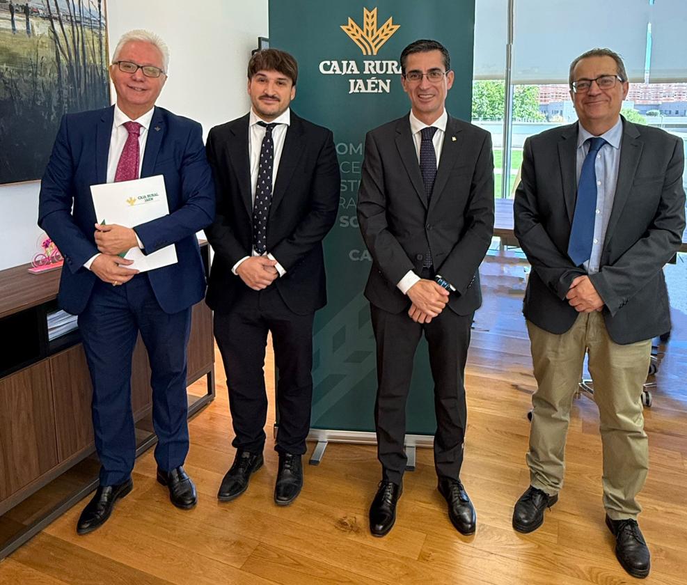 Firman un convenio para impulsar el turismo rural y cultural de...