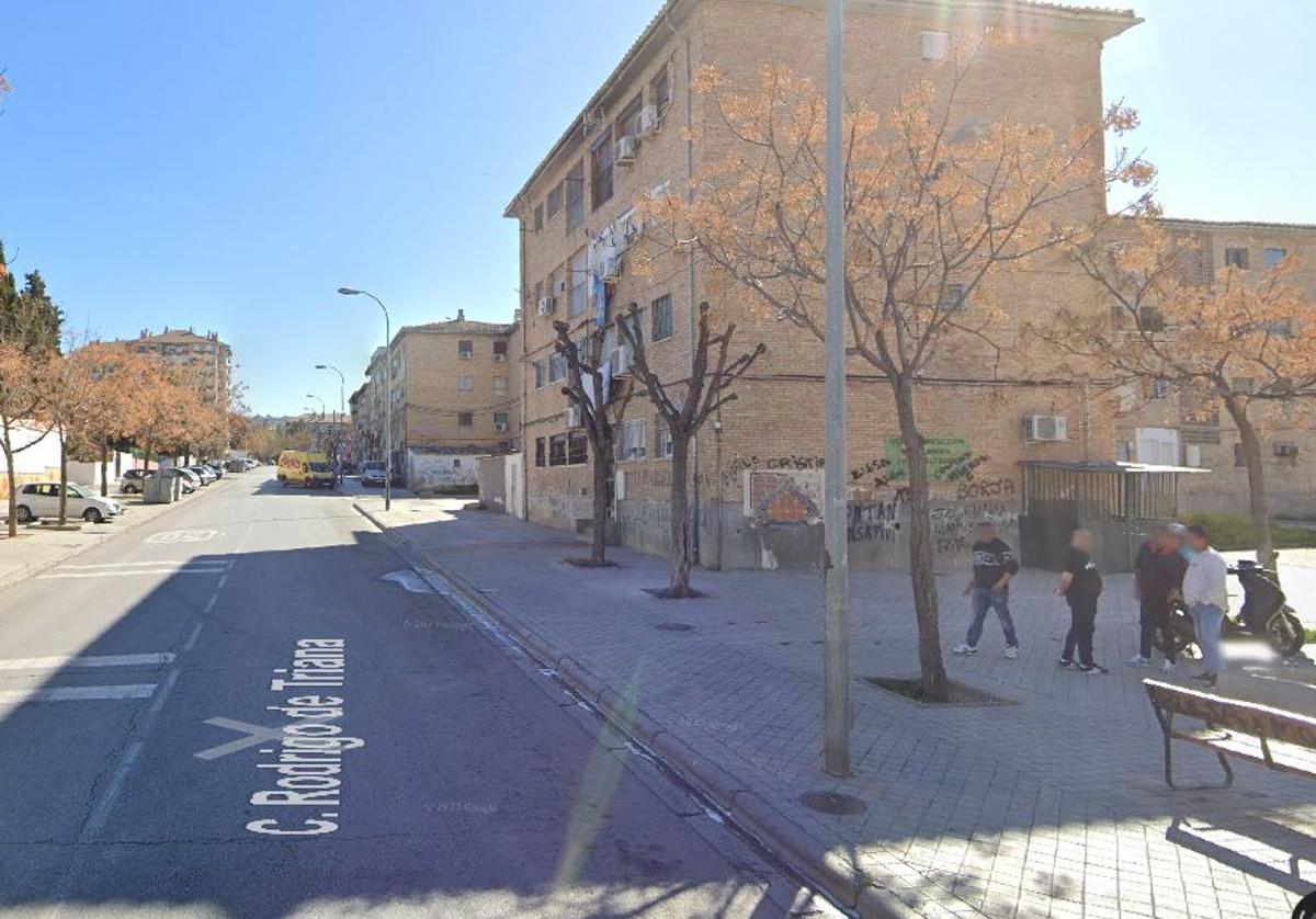 Vista de la calle Rodrigo de Triana, donde tuvieron lugar los hechos.